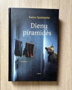 „Dienų piramidės“ – kasdienybės stebuklai ir spąstai