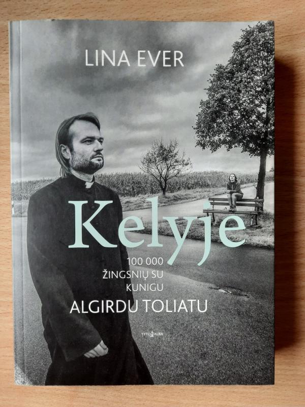 knyga kelyje 100000 žingsnių su kunigu