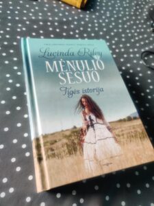 „Mėnulio sesuo“ – šokis su likimu tarp Škotijos viržių ir Ispanijos ugnies