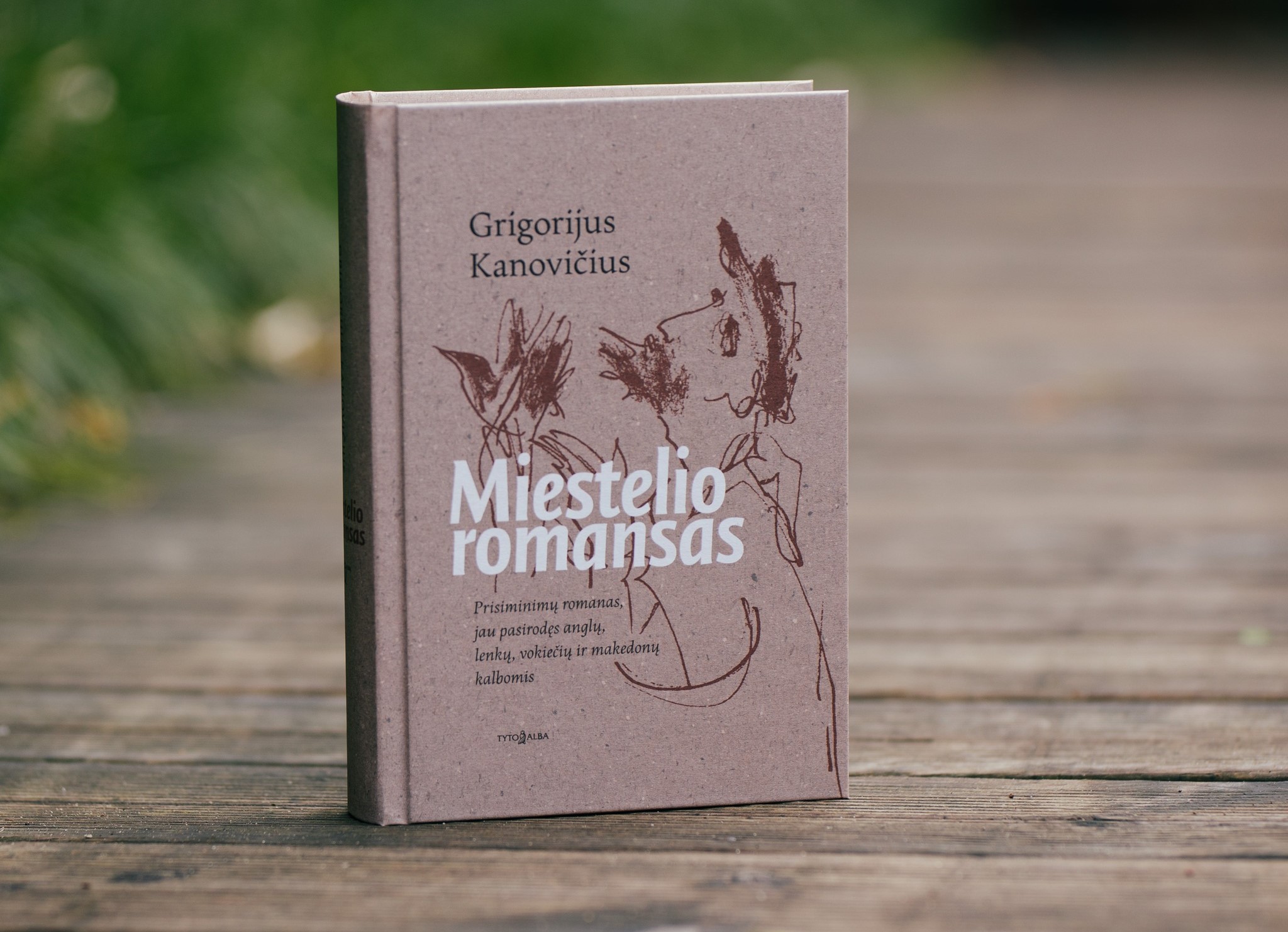 miestelio romansas knyga
